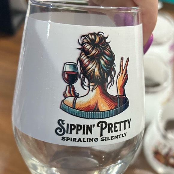 Sippin' Pretty Spiraling Silently Stemless Wine Glass - Picture 4 of 4